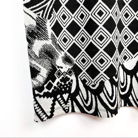 Lori Michael’s Form Fitting Black & White Dress - Picture 6 of 10